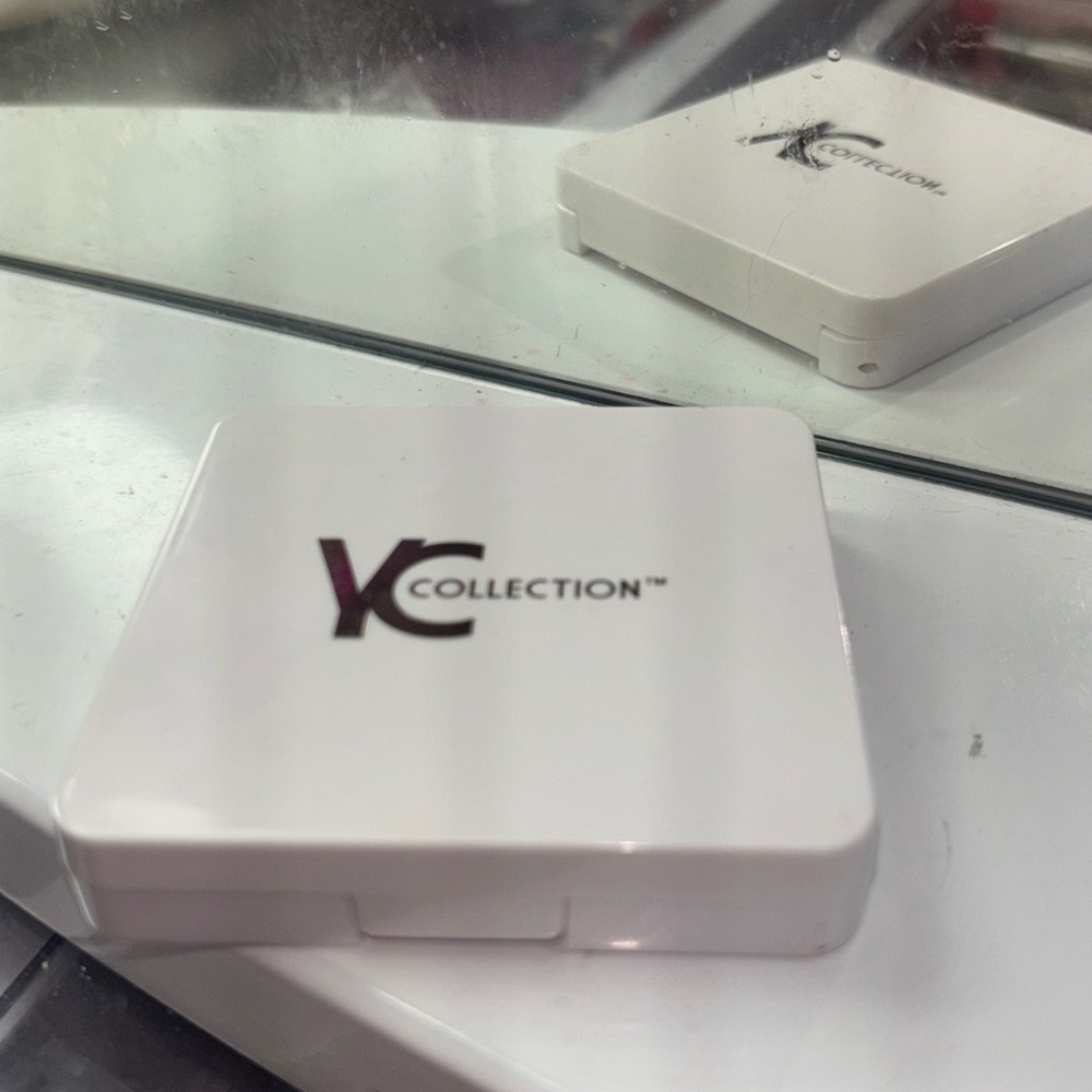 VC Collection White Compact Case - Picture 2 of 5